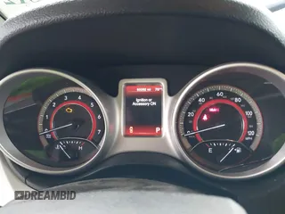 2019 Dodge Journey SE z VIN 3C4PDCBB6KT837425, wystawiony jako IAAI lot #42481512 z przebiegiem 83 382 mil mil oraz . Historia ofert i sprzedaży dostępna na DreamBid. Obrazek 7.