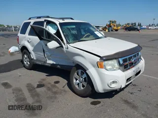 2010 Ford Escape Limited с VIN 1FMCU9EG0AKB64877, выставлен на аукционе IAAI как лот 42444590 с пробегом 141 318 миль миль и . История ставок и продаж доступна на DreamBid. Изображение 1.