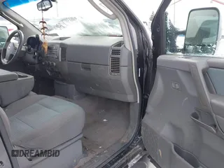 2005 Nissan Titan LE z VIN 1N6BA07B65N522944, wystawiony jako IAAI lot #41368097 z przebiegiem 63 688 mil mil oraz . Historia ofert i sprzedaży dostępna na DreamBid. Obrazek 5.