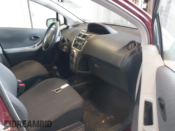 2010 Toyota Yaris z VIN JTDKT4K37A5289171, wystawiony jako IAAI lot #42436707 z przebiegiem 118 810 mil mil oraz . Historia ofert i sprzedaży dostępna na DreamBid. Obrazek 5.