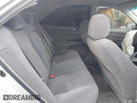 2005 Toyota Camry STD z VIN 4T1BE32K95U610596, wystawiony jako IAAI lot #41908876 z przebiegiem 249 640 mil mil oraz . Historia ofert i sprzedaży dostępna na DreamBid. Obrazek 8.