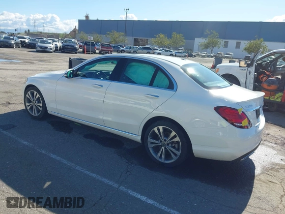 2019 Mercedes-Benz C 300 z VIN 55SWF8DB0KU318691, wystawiony jako IAAI lot #41751526 z przebiegiem 63 608 mil mil oraz . Historia ofert i sprzedaży dostępna na DreamBid. Obrazek 3.
