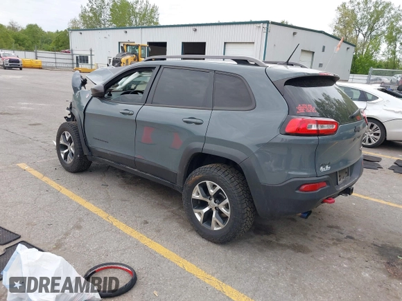 2015 Jeep Cherokee Trailhawk z VIN 1C4PJMBB9FW676566, wystawiony jako IAAI lot #42303335 z przebiegiem 123 026 mil mil oraz . Historia ofert i sprzedaży dostępna na DreamBid. Obrazek 3.