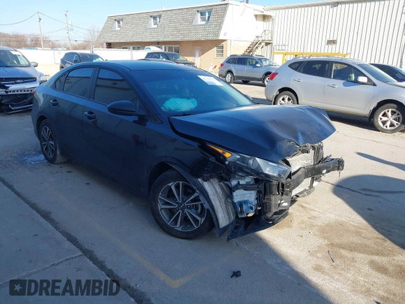 2024 Kia Forte LXS z VIN 3KPF24AD6RE836641, wystawiony jako IAAI lot #41793732 z przebiegiem 16 855 mil mil oraz . Historia ofert i sprzedaży dostępna na DreamBid. Obrazek 1.