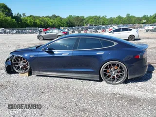 2015 Tesla Model S 85D with VIN 5YJSA4H47FF083005, listed as a IAAI auction lot 40970624 with 84,327 mi miles. Bid and sale history available at carsss.com. Image 15.