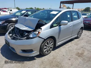 2013 Honda Fit Sport z VIN JHMGE8H56DC009996, wystawiony jako IAAI lot #42349929 z przebiegiem 152 779 mil mil oraz . Historia ofert i sprzedaży dostępna na DreamBid. Obrazek 2.