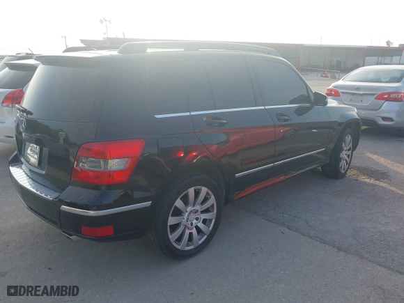 2011 Mercedes-Benz GLK-Class GLK 350 with VIN WDCGG5GB2BF620874, listed as a IAAI auction lot 41921299 with 147,086 mi miles. Bid and sale history available at carsss.com. Image 4.