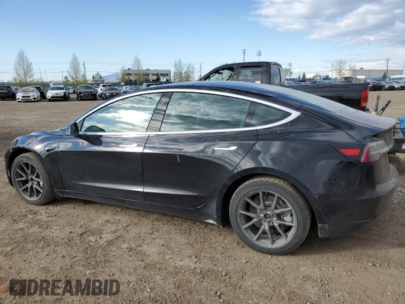 2019 Tesla Model 3 Mid Range z VIN 5YJ3E1EA7KF420025, wystawiony jako Copart lot #56149015 z przebiegiem 253 771 mil mil oraz Szkoda całkowita • Salvage title. Historia ofert i sprzedaży dostępna na DreamBid. Obrazek 2.