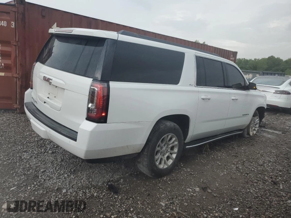 2020 GMC Yukon XL SLT with VIN 1GKS1GKC7LR292465, listed as a Copart auction lot 61487784 with 106,103 mi miles and Salvage Title. Bid and sale history available at carsss.com. Image 3.