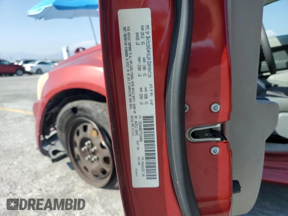 2007 Dodge Caliber SXT z VIN 1B3HB48B77D340860, wystawiony jako Copart lot #55637705 z przebiegiem 152 933 mil mil oraz Czysty tytuł • Clean title. Historia ofert i sprzedaży dostępna na DreamBid. Obrazek 13.