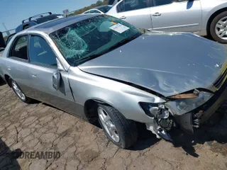 2001 Lexus ES 300 with VIN JT8BF28G615110087, listed as a IAAI auction lot 41853786 with 152,048 mi miles. Bid and sale history available at carsss.com. Image 1.