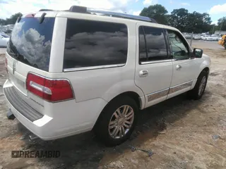 2007 Lincoln Navigator z VIN 5LMFU28557LJ15348, wystawiony jako IAAI lot #42255767 z przebiegiem 231 058 mil mil oraz . Historia ofert i sprzedaży dostępna na DreamBid. Obrazek 4.