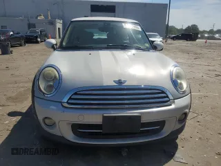 2011 MINI Hardtop with VIN WMWSU3C5XBTX96048, listed as a Copart auction lot 57607955 with 99,632 mi miles and Salvage title. Bid and sale history available at DreamBid. Image 5.