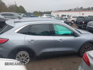 2022 Ford Escape SE z VIN 1FMCU0G66NUA90987, wystawiony jako IAAI lot #41527854 z przebiegiem 16 959 mil mil oraz . Historia ofert i sprzedaży dostępna na DreamBid. Obrazek 12.