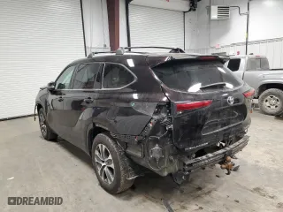 2022 Toyota Highlander XLE with VIN 5TDGZRBHXNS201422, listed as a Copart auction lot 88064145 with 66,166 mi miles and Salvage Title. Bid and sale history available at carsss.com. Image 2.