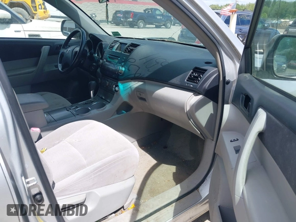 2008 Toyota Highlander z VIN JTEES41A082047975, wystawiony jako IAAI lot #42386511 z przebiegiem 229 825 mil mil oraz . Historia ofert i sprzedaży dostępna na DreamBid. Obrazek 5.