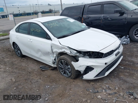 2023 Kia Forte LXS z VIN 3KPF24AD9PE657457, wystawiony jako IAAI lot #42242569 z przebiegiem 11 250 mil mil oraz . Historia ofert i sprzedaży dostępna na DreamBid. Obrazek 1.