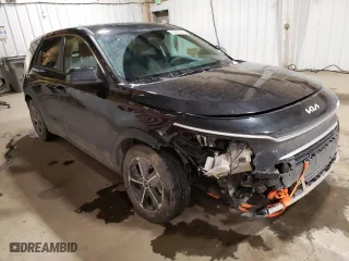 2023 Kia Niro LX with VIN KNDCP3LE7P5116617, listed as a Copart auction lot 45400925 with 9,075 mi miles and Salvage Title. Bid and sale history available at carsss.com. Image 4.