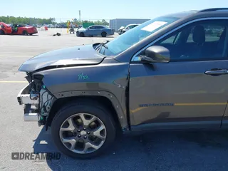 2017 Jeep Compass Limited z VIN 3C4NJDCB1HT631619, wystawiony jako IAAI lot #42032050 z przebiegiem 124 152 mil mil oraz . Historia ofert i sprzedaży dostępna na DreamBid. Obrazek 22.
