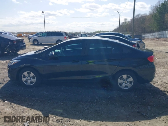 2017 Chevrolet Cruze LS z VIN 1G1BC5SM6H7107353, wystawiony jako IAAI lot #41817282 z przebiegiem 169 385 mil mil oraz . Historia ofert i sprzedaży dostępna na DreamBid. Obrazek 14.