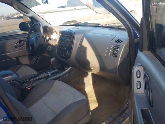 2007 Ford Escape XLS with VIN 1FMYU02Z37KB37995, listed as a IAAI auction lot 41641769 with 199,045 mi miles. Bid and sale history available at carsss.com. Image 5.