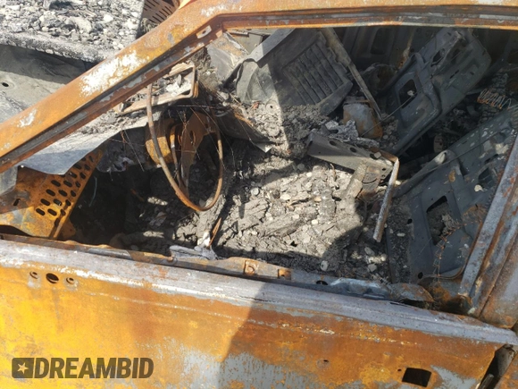 1985 Cadillac Seville z VIN 1G6KS6988FE825863, wystawiony jako Copart lot #52723115 z przebiegiem Nie podano mil oraz Szkoda całkowita • Salvage title. Historia ofert i sprzedaży dostępna na DreamBid. Obrazek 7.