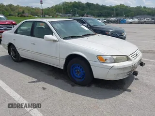 1999 Toyota Camry LE z VIN JT2BG22K6X0307643, wystawiony jako IAAI lot #42126874 z przebiegiem 207 292 mil mil oraz . Historia ofert i sprzedaży dostępna na DreamBid. Obrazek 1.