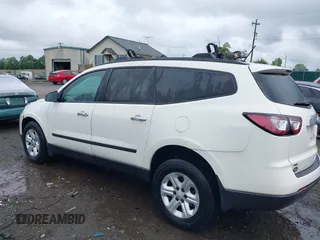 2015 Chevrolet Traverse LS z VIN 1GNKVFED4FJ197970, wystawiony jako IAAI lot #42020771 z przebiegiem 128 876 mil mil oraz . Historia ofert i sprzedaży dostępna na DreamBid. Obrazek 3.