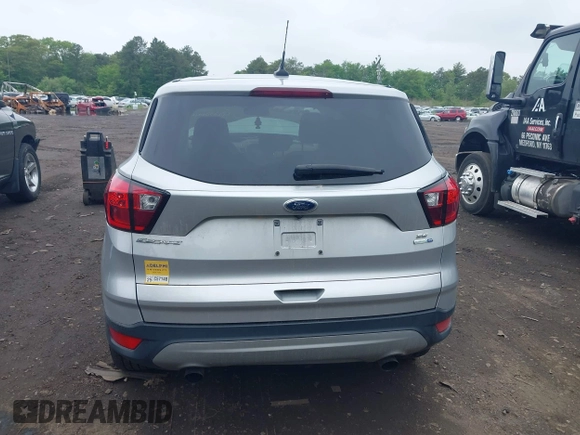 2019 Ford Escape SE z VIN 1FMCU9GD8KUA73154, wystawiony jako IAAI lot #42258644 z przebiegiem 37 090 mil mil oraz . Historia ofert i sprzedaży dostępna na DreamBid. Obrazek 16.