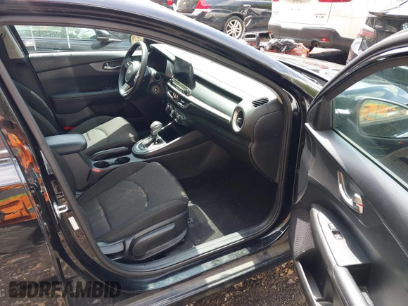 2021 Kia Forte LXS with VIN 3KPF24AD6ME307117, listed as a IAAI auction lot 42204377 with 52,364 mi miles and . Bid and sale history available at DreamBid. Image 5.