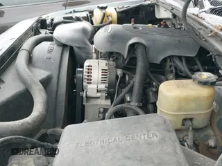 2001 Chevrolet Suburban LS z VIN 1GNFK16TX1J171899, wystawiony jako IAAI lot #41394260 z przebiegiem 263 120 mil mil oraz . Historia ofert i sprzedaży dostępna na DreamBid. Obrazek 13.