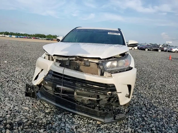 2018 Toyota Highlander SE with VIN 5TDJZRFH9JS823259, listed as a Copart auction lot 64882735 with 97,401 mi miles and Salvage title. Bid and sale history available at DreamBid. Image 15.