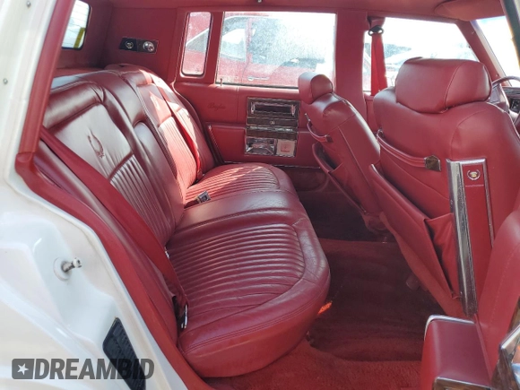 1990 Cadillac Brougham z VIN 1G6DW54Y6LR711203, wystawiony jako Copart lot #76484634 z przebiegiem 121 310 mil mil oraz Nie do naprawy. Historia ofert i sprzedaży dostępna na DreamBid. Obrazek 10.