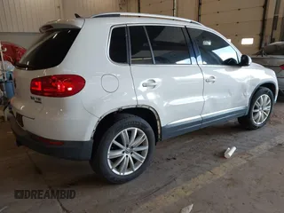 2012 Volkswagen Tiguan S z VIN WVGBV7AXXCW572690, wystawiony jako IAAI lot #42074464 z przebiegiem 133 049 mil mil oraz . Historia ofert i sprzedaży dostępna na DreamBid. Obrazek 6.