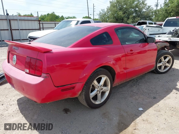 2008 Ford Mustang Deluxe z VIN 1ZVHT80N585139220, wystawiony jako IAAI lot #42260294 z przebiegiem 159 959 mil mil oraz . Historia ofert i sprzedaży dostępna na DreamBid. Obrazek 4.