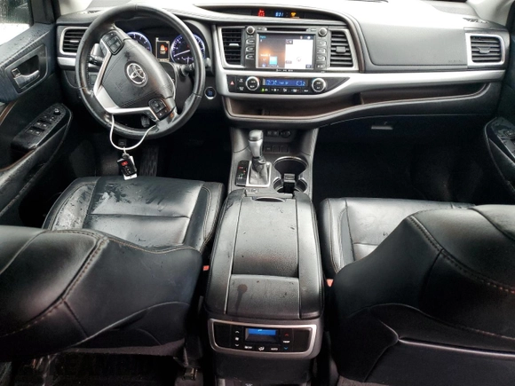 2018 Toyota Highlander SE z VIN 5TDKZRFH2JS265873, wystawiony jako Copart lot #56623075 z przebiegiem 202 427 mil mil oraz Szkoda całkowita • Salvage title. Historia ofert i sprzedaży dostępna na DreamBid. Obrazek 8.