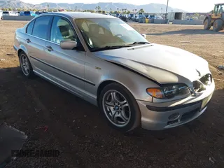 2005 BMW 3 Series 330i with VIN WBAEV53475KM43130, listed as a IAAI auction lot 41361364 with 152,382 mi miles. Bid and sale history available at carsss.com. Image 1.