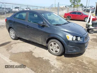 2014 Chevrolet Sonic LS z VIN 1G1JA5SH1E4243505, wystawiony jako IAAI lot #41921387 z przebiegiem 167 503 mil mil oraz . Historia ofert i sprzedaży dostępna na DreamBid. Obrazek 1.