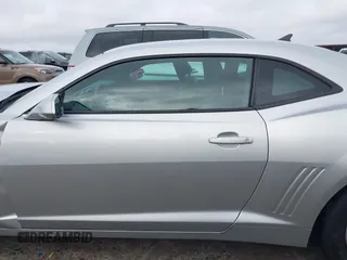 2014 Chevrolet Camaro LT z VIN 2G1FB1E31E9300486, wystawiony jako IAAI lot #41475152 z przebiegiem 117 111 mil mil oraz . Historia ofert i sprzedaży dostępna na DreamBid. Obrazek 14.