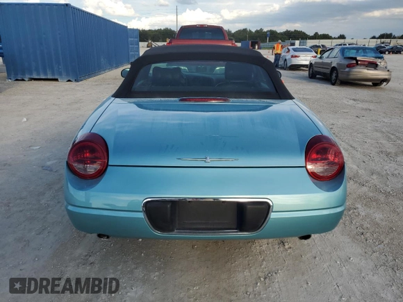 2002 Ford Thunderbird Hardtop Premium z VIN 1FAHP60A22Y123643, wystawiony jako Copart lot #73840684 z przebiegiem 47 589 mil mil oraz Szkoda całkowita • Salvage title. Historia ofert i sprzedaży dostępna na DreamBid. Obrazek 6.
