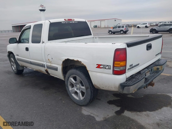 2002 Chevrolet Silverado 1500 LT with VIN 2GCEK19T421244258, listed as a IAAI auction lot 41472464 with 237,300 mi miles. Bid and sale history available at carsss.com. Image 3.