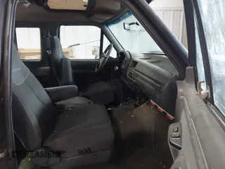 1992 Ford F-150 with VIN 1FTEX14N9NKA08784, listed as a IAAI auction lot 40251438 with 1 mi miles. Bid and sale history available at carsss.com. Image 5.