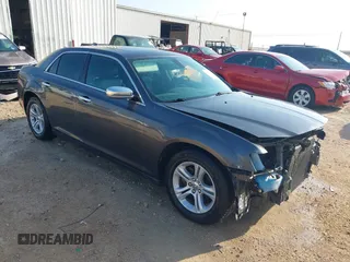 2017 Chrysler 300 C z VIN 2C3CCAEG9HH552463, wystawiony jako IAAI lot #42323629 z przebiegiem 117 440 mil mil oraz . Historia ofert i sprzedaży dostępna na DreamBid. Obrazek 1.