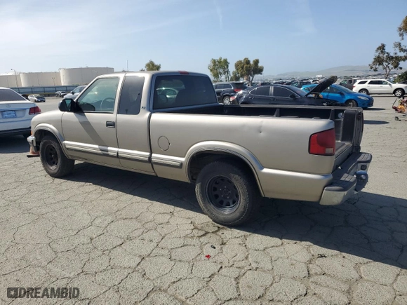 2000 Chevrolet S-10 LS with VIN 1GCCS19W2Y8221990, listed as a Copart auction lot 53942155 with 275,715 mi miles and Clean Title. Bid and sale history available at carsss.com. Image 2.