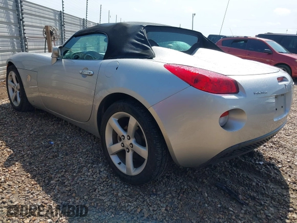 2006 Pontiac Solstice z VIN 1G2MB33B36Y000714, wystawiony jako IAAI lot #42125345 z przebiegiem 101 845 mil mil oraz . Historia ofert i sprzedaży dostępna na DreamBid. Obrazek 3.