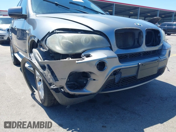 2011 BMW X5 35i z VIN 5UXZV4C57BL410981, wystawiony jako IAAI lot #42126240 z przebiegiem 160 473 mil mil oraz . Historia ofert i sprzedaży dostępna na DreamBid. Obrazek 6.