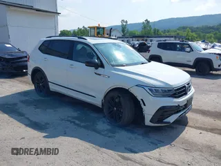 2022 Volkswagen Tiguan SE R-Line Black с VIN 3VV8B7AX0NM007523, выставлен на аукционе IAAI как лот 42457688 с пробегом 39 084 миль миль и . История ставок и продаж доступна на DreamBid. Изображение 1.