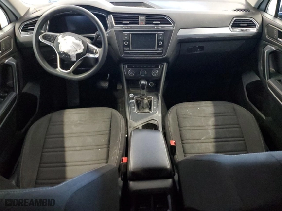 2022 Volkswagen Tiguan S with VIN 3VV1B7AX6NM112942, listed as a Copart auction lot 42647195 with 999,999 mi miles and Clean Title. Bid and sale history available at carsss.com. Image 8.