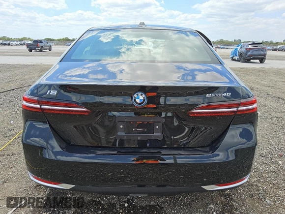 2024 BMW i5 eDrive40 with VIN WBY33FK02RCR91118, listed as a Copart auction lot 53308205 with Not Provided miles and Clean Title. Bid and sale history available at DreamBid. Image 6.
