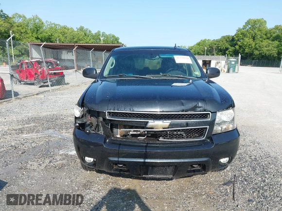 2011 Chevrolet Suburban LT z VIN 1GNSKJE34BR400810, wystawiony jako IAAI lot #42379234 z przebiegiem 273 228 mil mil oraz . Historia ofert i sprzedaży dostępna na DreamBid. Obrazek 12.